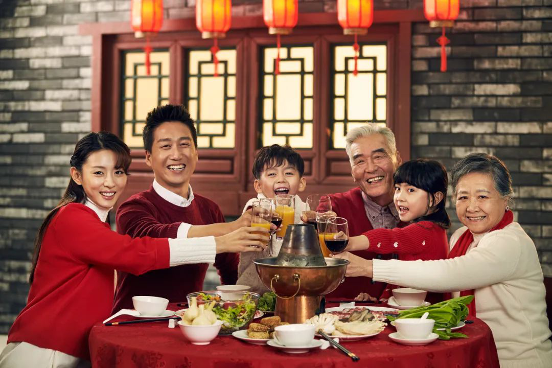 TRẢI NGHIỆM “LẨU MÙA ĐÔNG” Ở TRUNG QUỐC: HƠI ẤM VĂN HÓA TRONG TỪNG NỒI LẨU